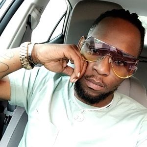 Meet your Posher, Emmanuel